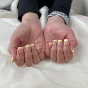 黄色　フレンチネイル